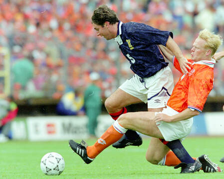 Football, Uefa EURO 1992, Group 2, Netherlands - Scotland