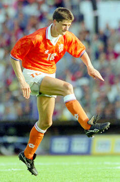 Football, Uefa EURO 1992, Group 2, Netherlands - Scotland