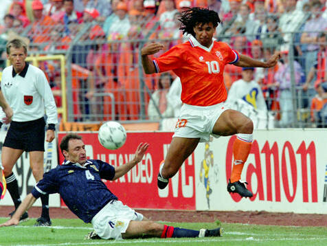 Football, Uefa EURO 1992, Group 2, Netherlands - Scotland