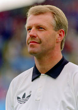 Football, Uefa EURO 1992, Group 2, Netherlands - Scotland