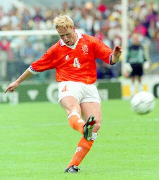 Football, Uefa EURO 1992, Group 2, Netherlands - Scotland