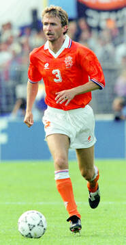 Football, Uefa EURO 1992, Group 2, Netherlands - Scotland