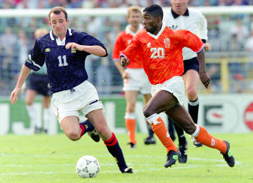 Football, Uefa EURO 1992, Group 2, Netherlands - Scotland