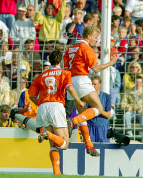 Football, Uefa EURO 1992, Group 2, Netherlands - Scotland