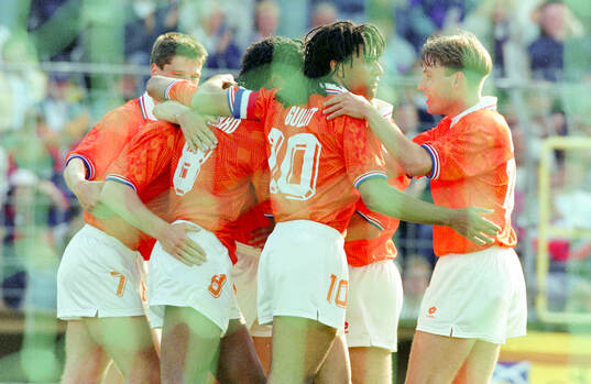 Football, Uefa EURO 1992, Group 2, Netherlands - Scotland