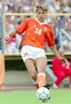 Football, Uefa EURO 1992, Group 2, Netherlands - Scotland