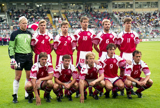 Bakre raden fr. v Peter Schmeichel, målvakt, Lars Olsen,