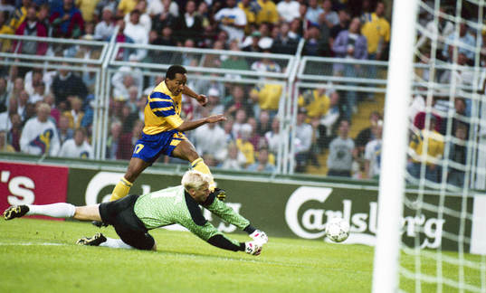 Martin Dahlin, Sverige mot Peter Schmeichel, målvakt,