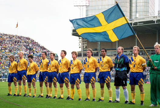 Sverige står uppställda innan match start, fr.v. Tomas
