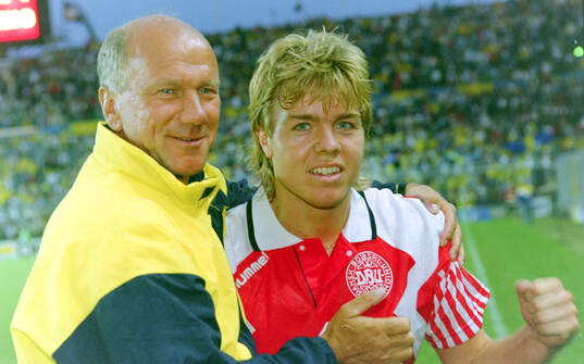 Bläddra bland fler bilder av Football, EURO 92, Sweden - Denmark
