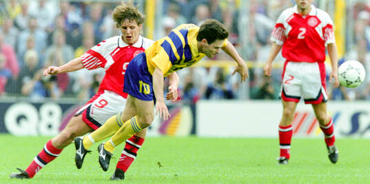 Denmarks Flemming Povlsen against Swedens Anders Limpar