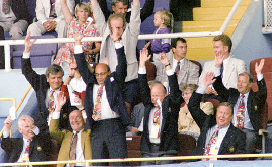 Swedish FA president Lennart Johansson (R), FA general