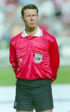 Referee Guy Goethals