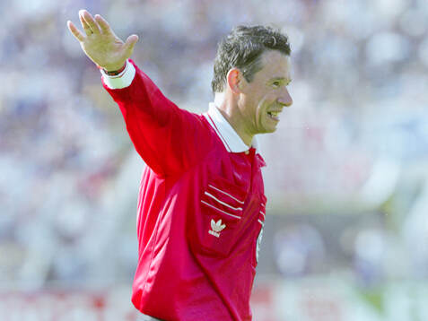 Referee Guy Goethals