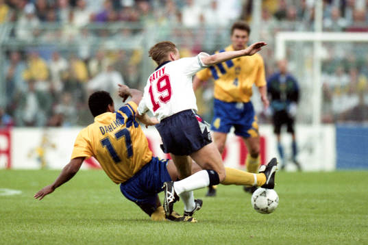 Martin Dahlin,  Sverige och David Batty, England