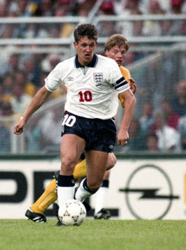 Gary Lineker, England jagas av Stefan Schwarz, Sverige