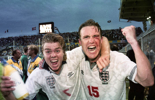 Tomas Brolin och Jan Eriksson, Sverige, jublar