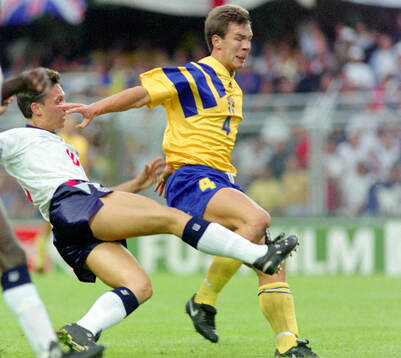 Englands Gary Lineker against Swedens Patrik Andersson