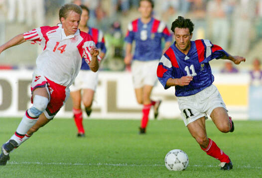 Denmarks Torben Frank against France‚Äôs Christian Perez