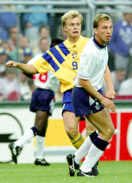 Englands David Platt against Swedens Jonas Thern