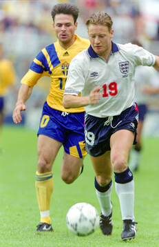 Englands David Batty against Swedens Anders Limpar