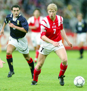 Aleksey Mikhaylichenko (R) of CIS against Scotlands Paul