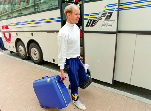 Swedens Thomas Ravelli goes to the players bus