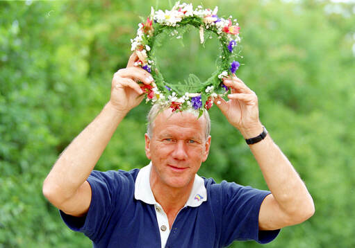 Swedens manager Tommy Svensson with a midsummer wreath