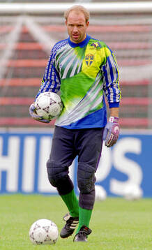 Swedens goalkeeper Thomas Ravelli at training