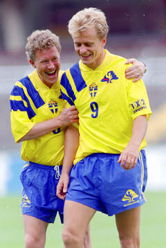 Swedens Jonas Thern laughs with swedish physio therapist