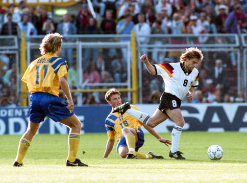 Roger Ljung, Sverige försöker stoppa Thomas Hässler,