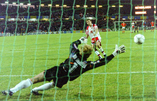 Football, Uefa EURO 1992, Semifinal, Netherlands - Denmark