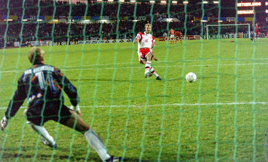 Bläddra bland fler bilder av Fotboll, EM92, Semifinal, Holland - Danmark