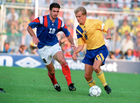 Eric Cantona, Frankrike och Jonas Thern, Sverige