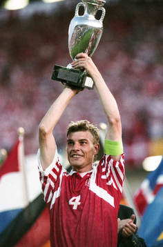 Lars Olsen, Danmark höjer pokalen över huvudet