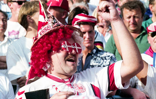 En glad dansk supporter