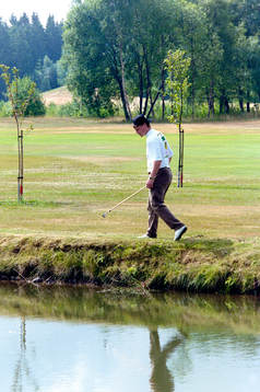 Tomas Forslund spelar golf i Halmstad