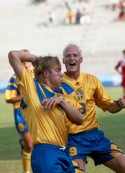 Tomas Brolin och Christer Fursth, Sverige jublar