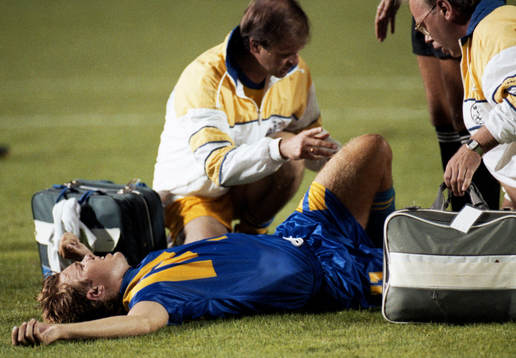 Tomas Brolin, Sverige, Sverige skadar sig och får vård