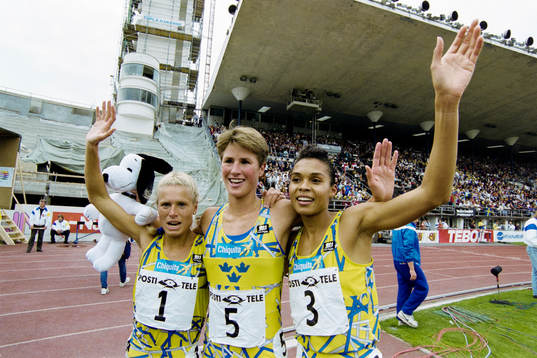 Segrarinnan Malin Ewerlöf, Sverige på 800 m. Till