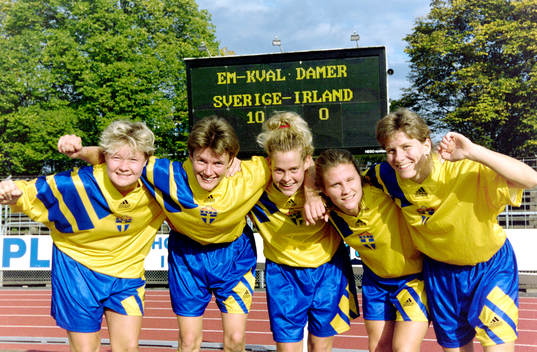 Sveriges målskyttar jublar