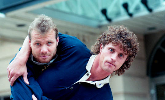 Lars Eriksson och Pål Lundin brottas