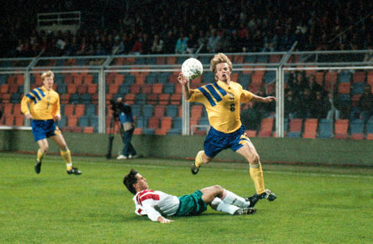 Stefan Schwarz glidtacklas