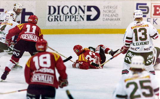 En brynässpelare på fall