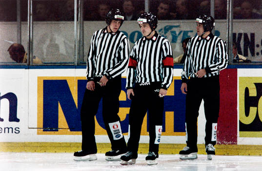 Domartrion i matchen, huvuddomare Bo Lundqvist,