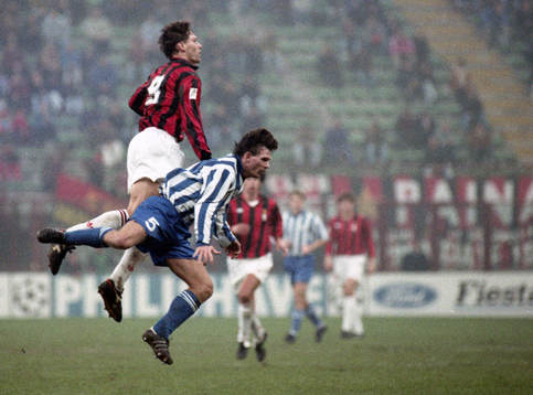 Marco Van Basten, Milan gör ner Pontus Kåmark, Göteborg