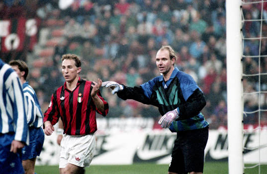 Jean Pierre Papin, Milan och Thomas Ravelli, målvakt,