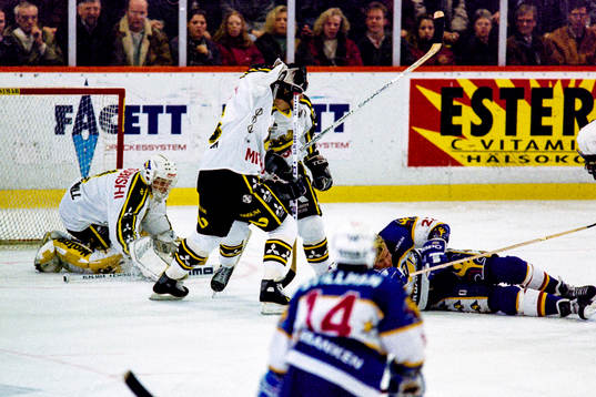 Bläddra bland fler bilder av Ishockey, Elitserien, HV71 - AIK, 4-4