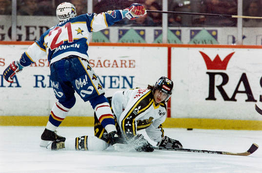 Dennis Ström, HV71 och Petri Liimatainen, AIK