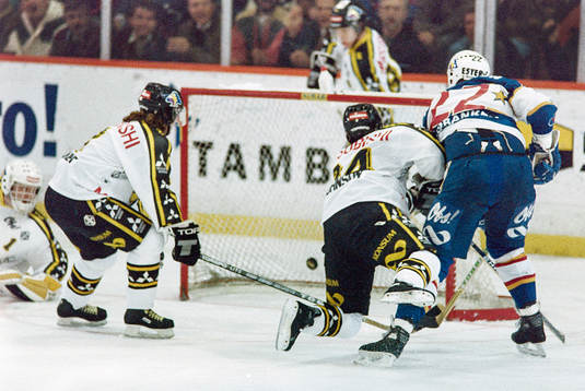 Peter Eriksson, HV71 slår in pucken
